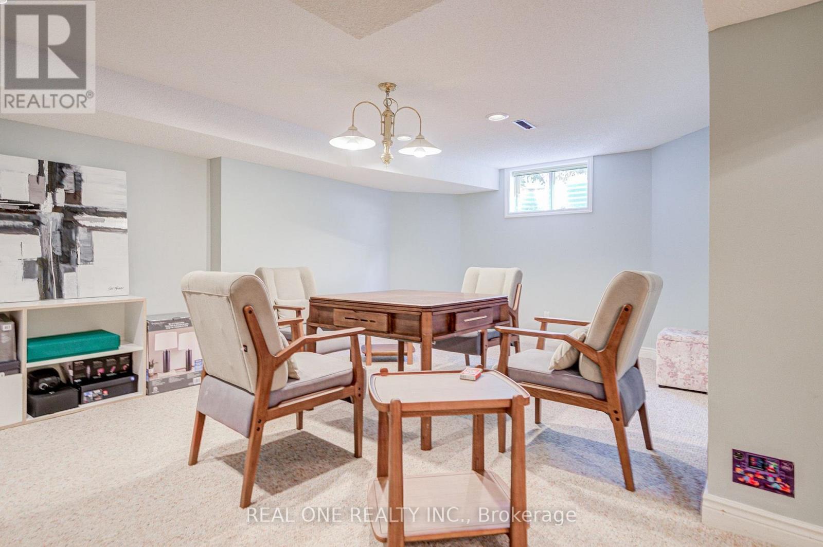 2025 BURBANK DRIVE - 45