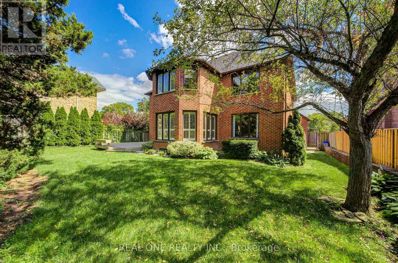 2025 BURBANK DRIVE - 50