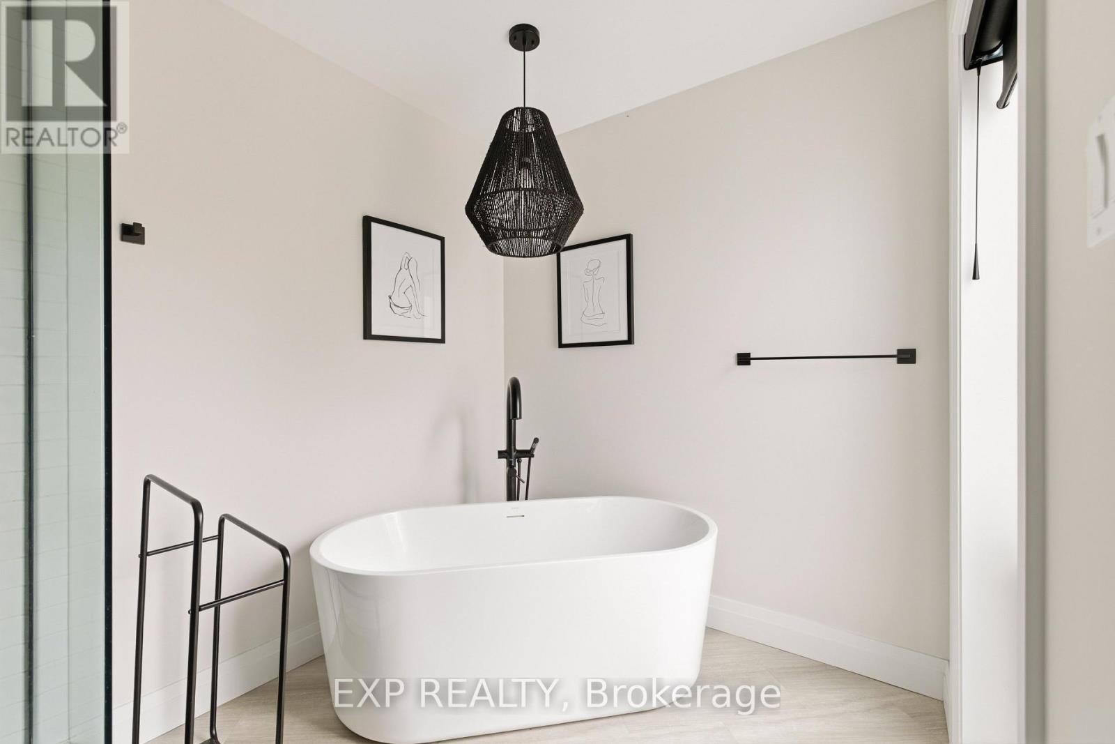 26 HURON STREET - Image 23