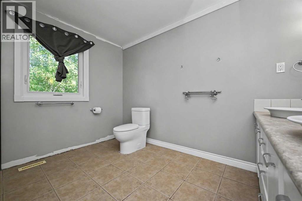 22118 HWY 669 - Image 13
