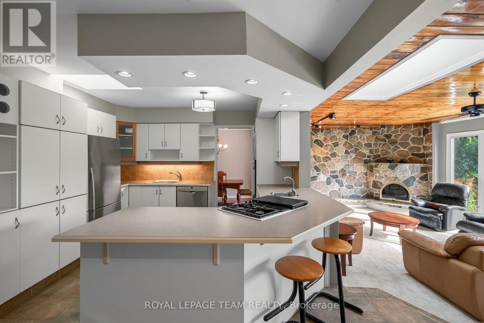 2713 DUPONT STREET - Image 10
