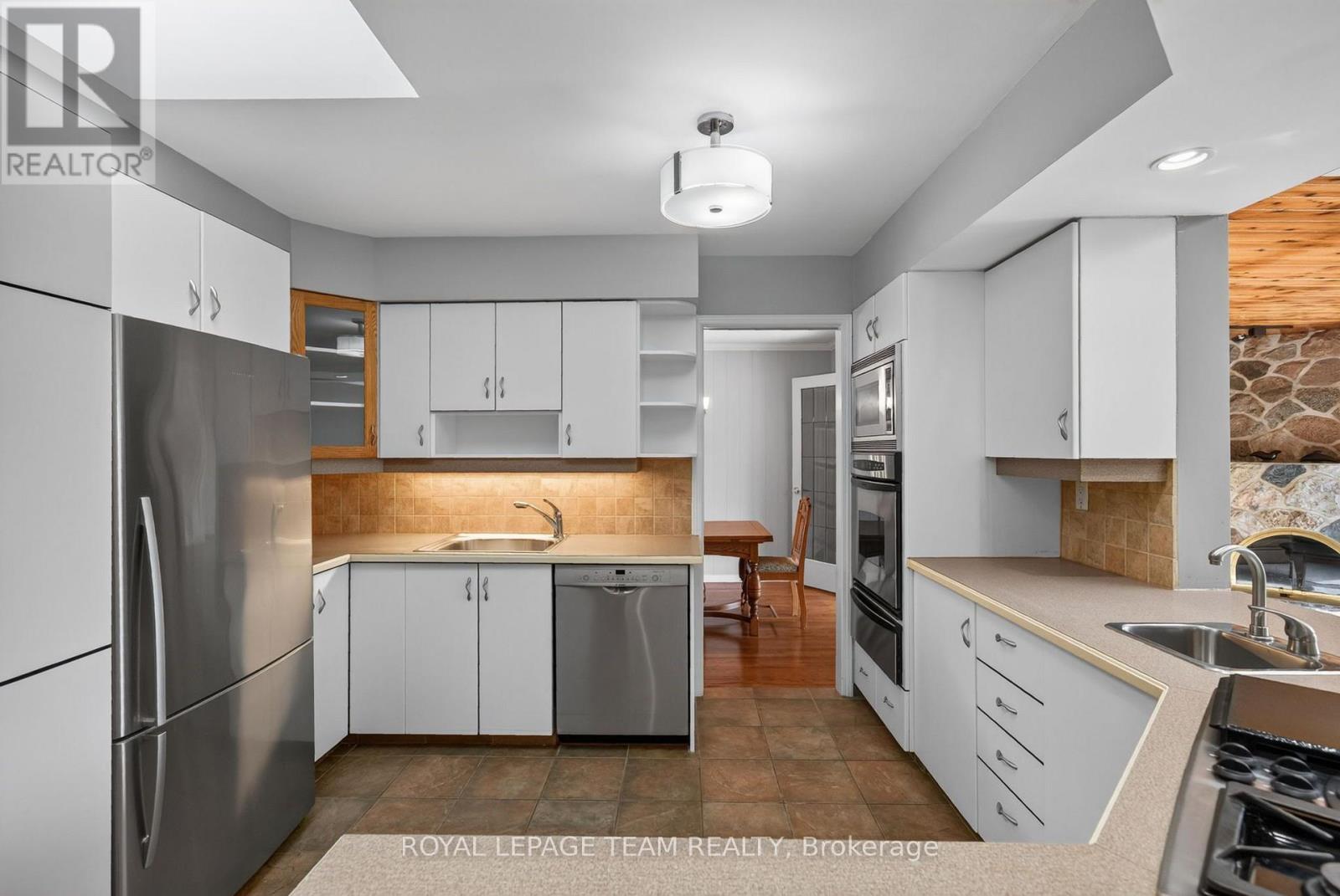 2713 DUPONT STREET - Image 12