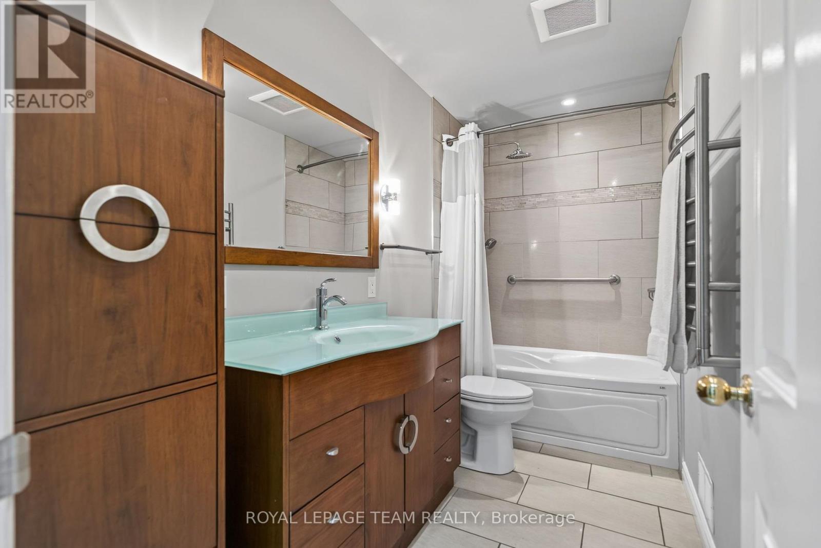 2713 DUPONT STREET - Image 31