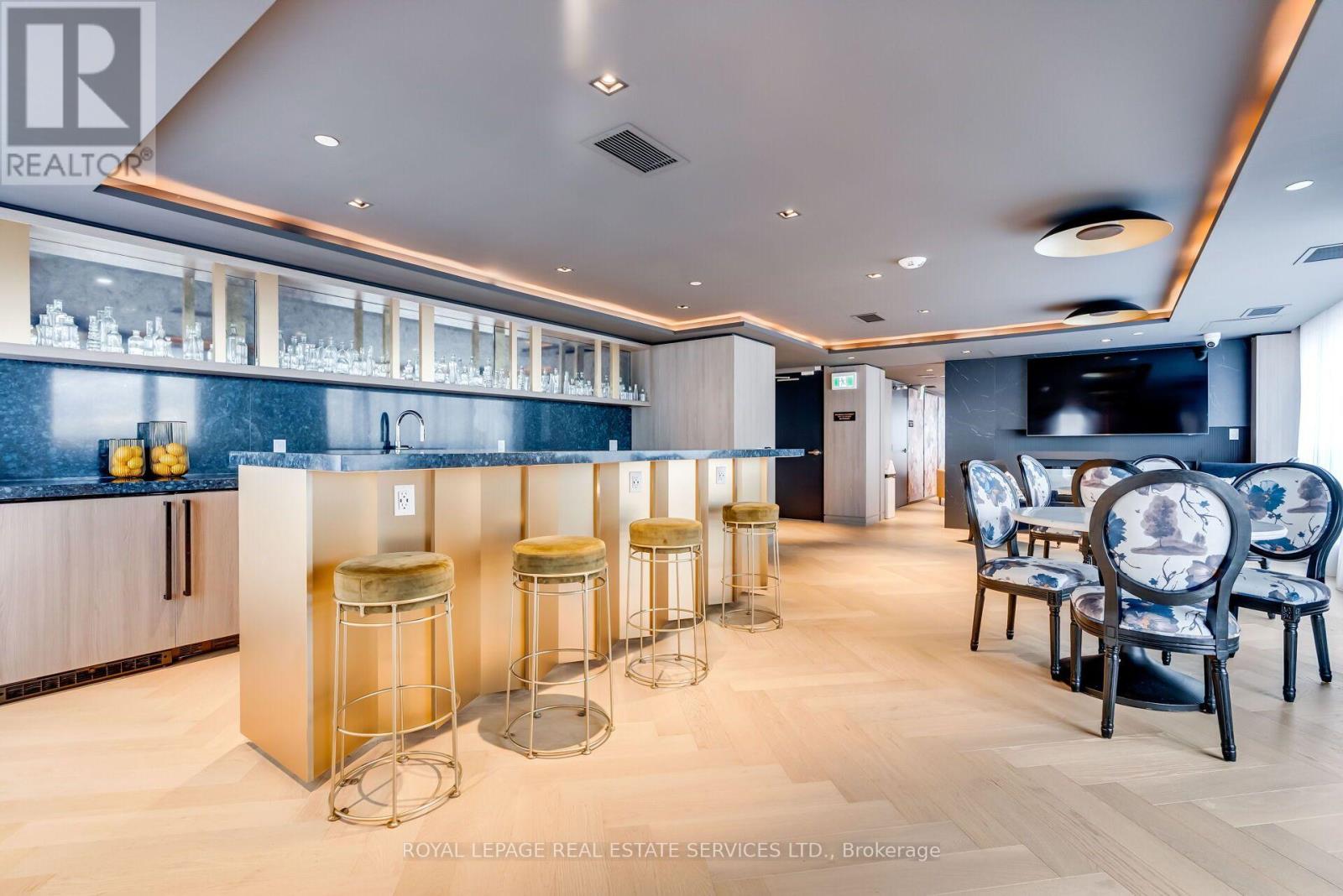 #431 405 DUNDAS STREET W - 23