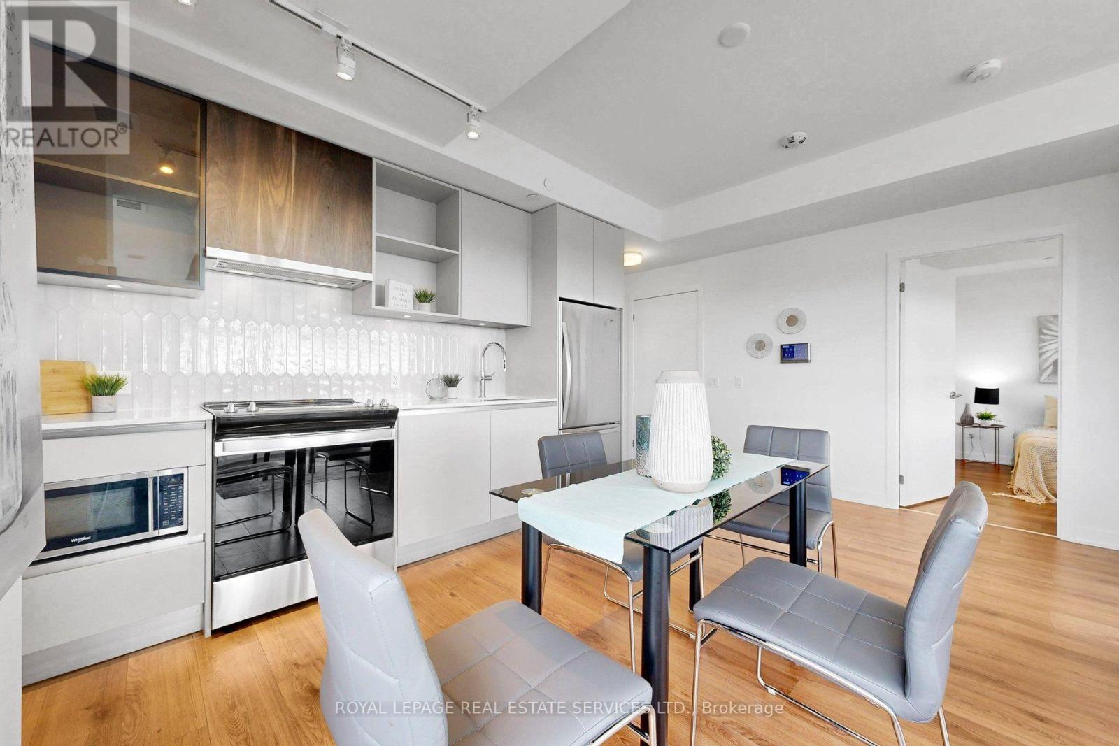 #431 405 DUNDAS STREET W - 7