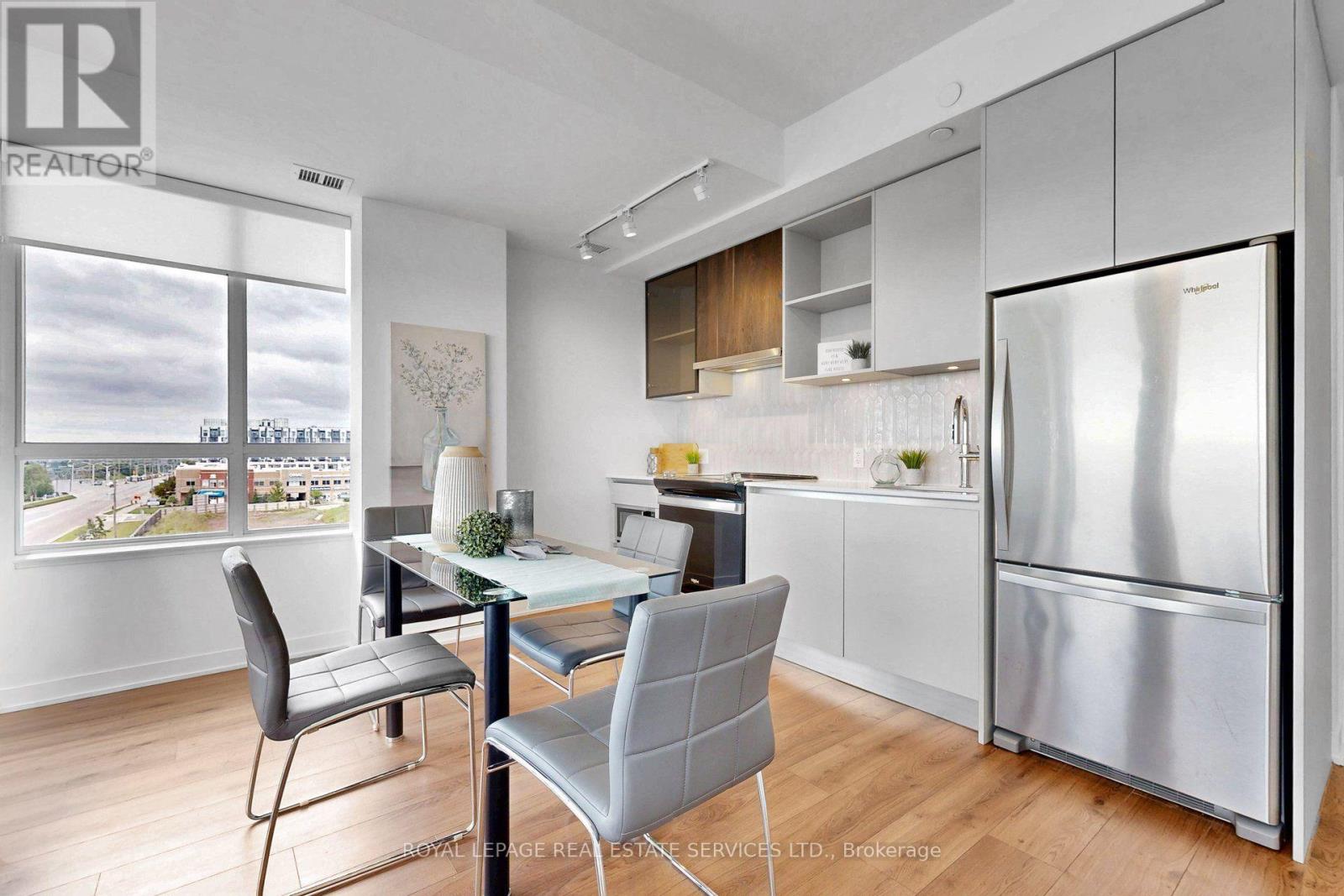 #431 405 DUNDAS STREET W - 8