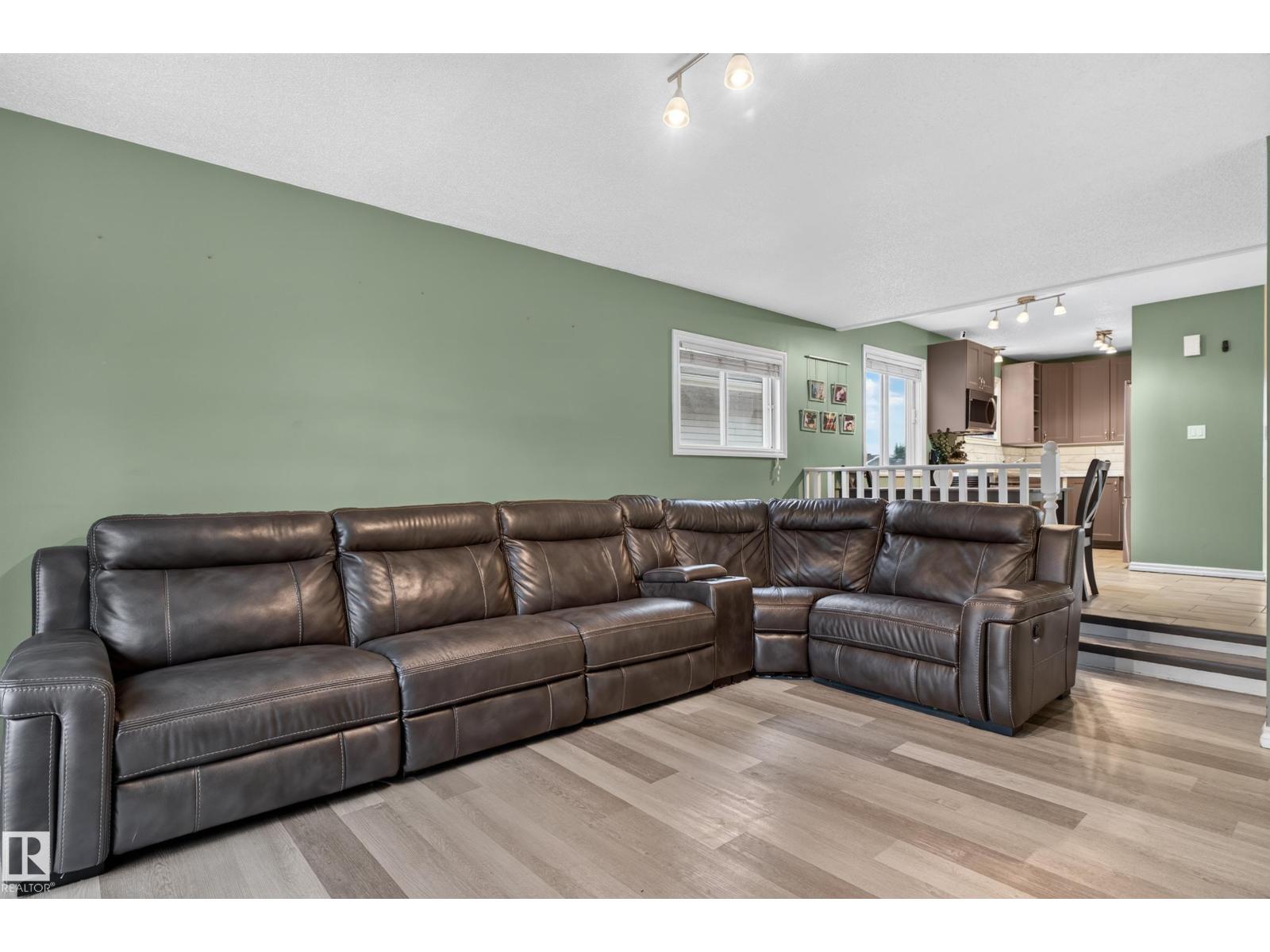 4107 35 ST NW - 7