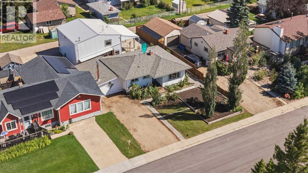 209 Center  S, Linden, Alberta, T0M1J0