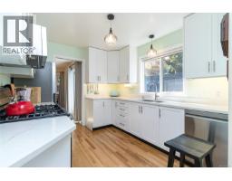 3910 Cedar Hill Cross Rd, Saanich, BC V8P2N2 Photo 13