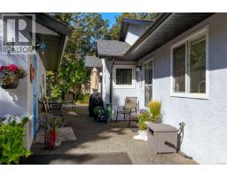 3910 Cedar Hill Cross Rd, Saanich, BC V8P2N2 Photo 33