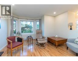Primary Bedroom - 3910 Cedar Hill Cross Rd, Saanich, BC V8P2N2 Photo 6