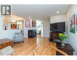 Dining room - 3910 Cedar Hill Cross Rd, Saanich, BC V8P2N2 Photo 8