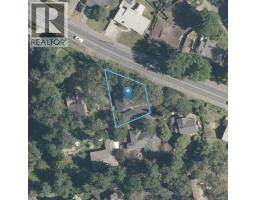 3910 Cedar Hill Cross Rd, Saanich, BC V8P2N2 Photo 37