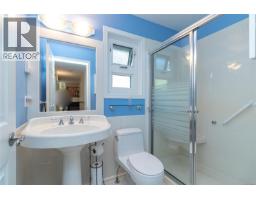 3910 Cedar Hill Cross Rd, Saanich, BC V8P2N2 Photo 25