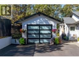 3910 Cedar Hill Cross Rd, Saanich, BC V8P2N2 Photo 28