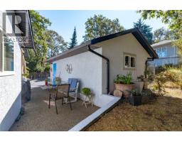 3910 Cedar Hill Cross Rd, Saanich, BC V8P2N2 Photo 35