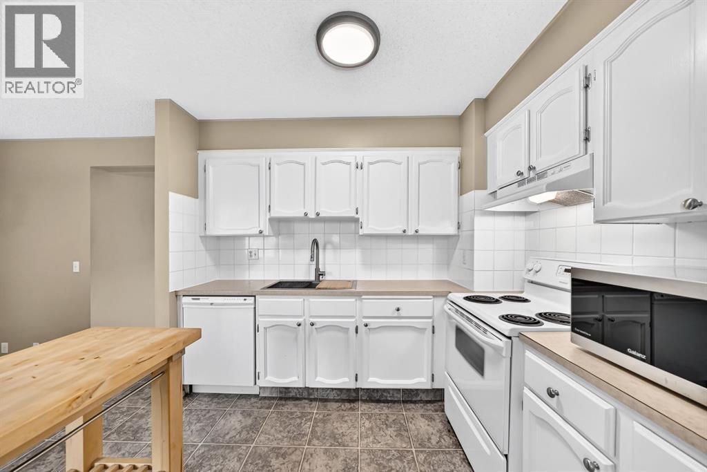 10, 3302 50 Street NW, Varsity, Calgary photo 5