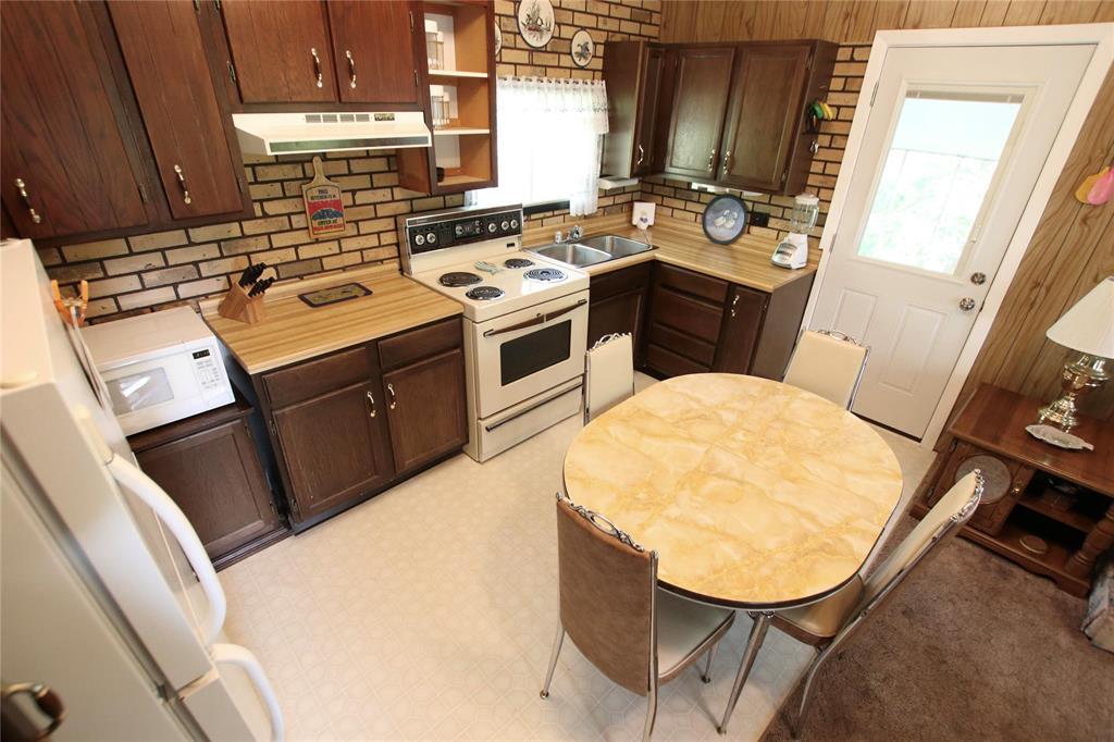 64 Riverside Parkway, Lac Du Bonnet, Manitoba, R0E0A0, Lac Du Bonnet, Manitoba — photo 3 of 5