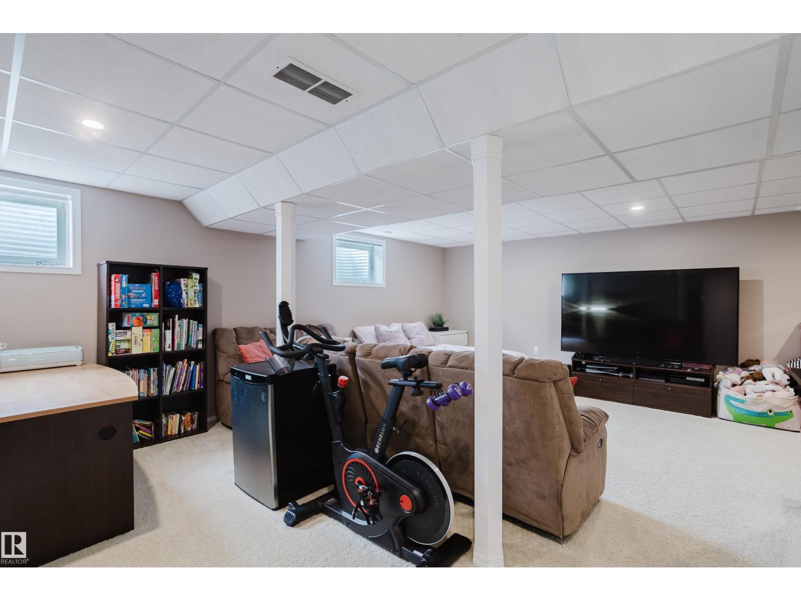 8307 6 AV SW - Image 33