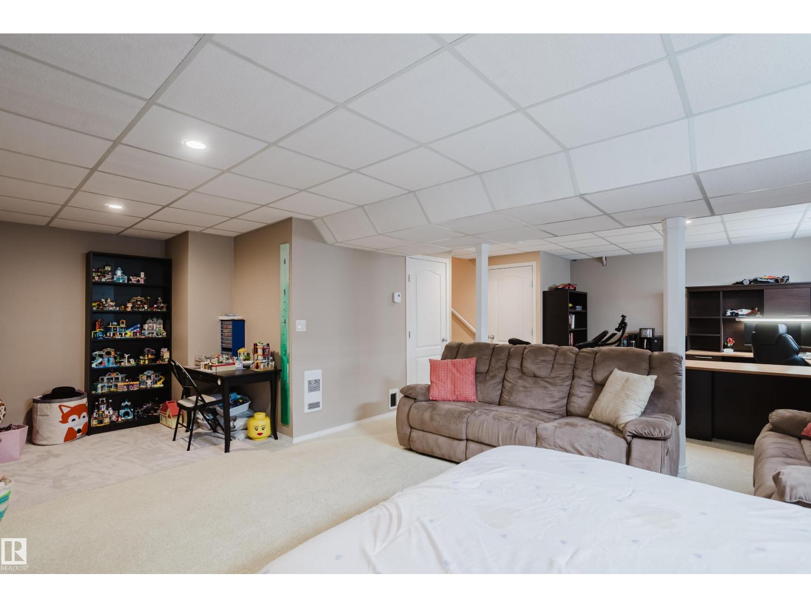 8307 6 AV SW - 34