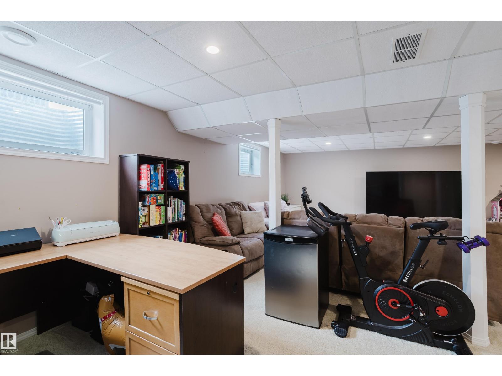 8307 6 AV SW - Image 32