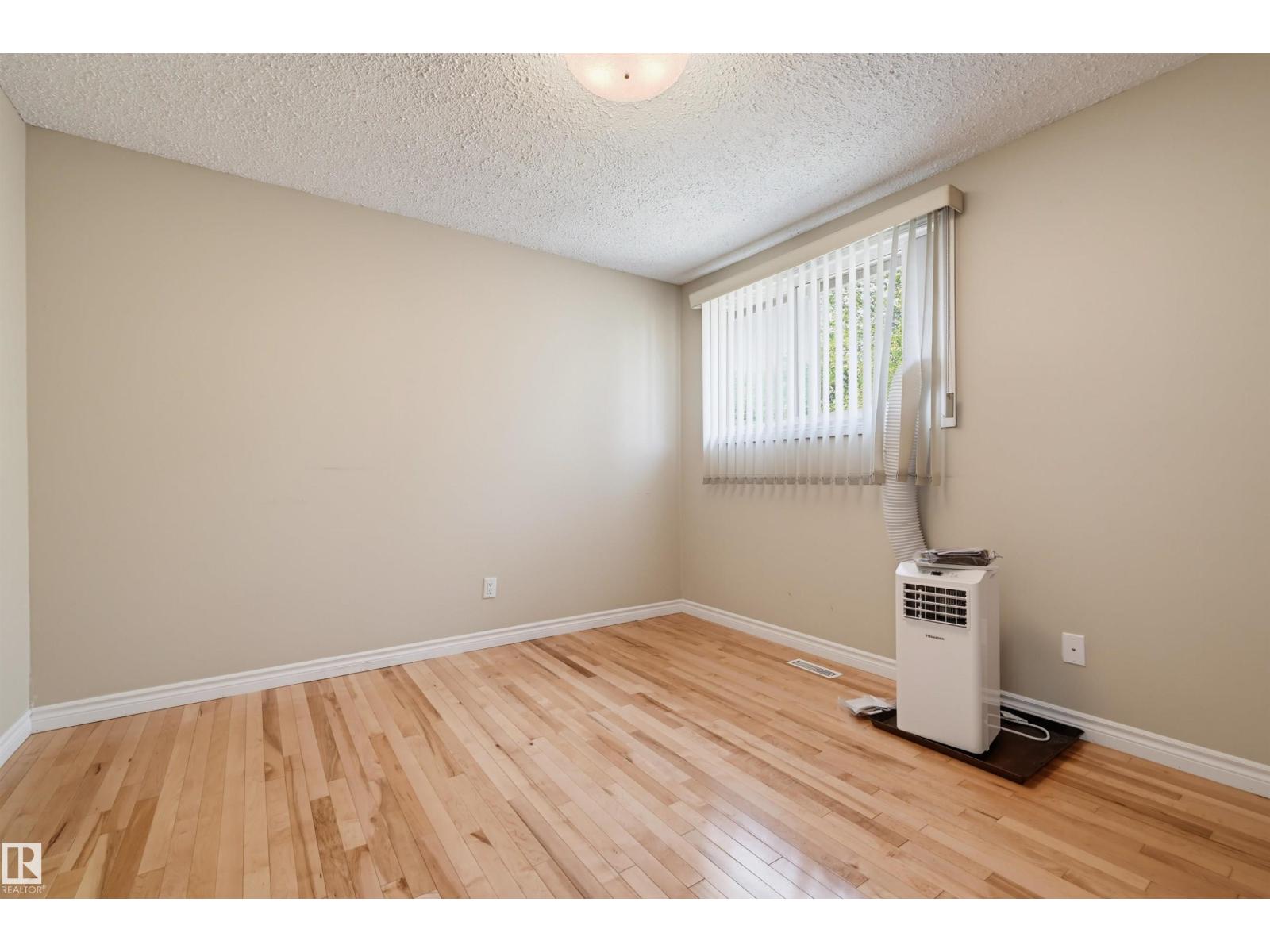 #139 10633 31 AV NW - Image 17