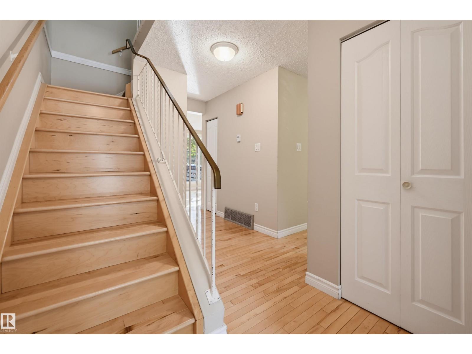 #139 10633 31 AV NW - Image 13