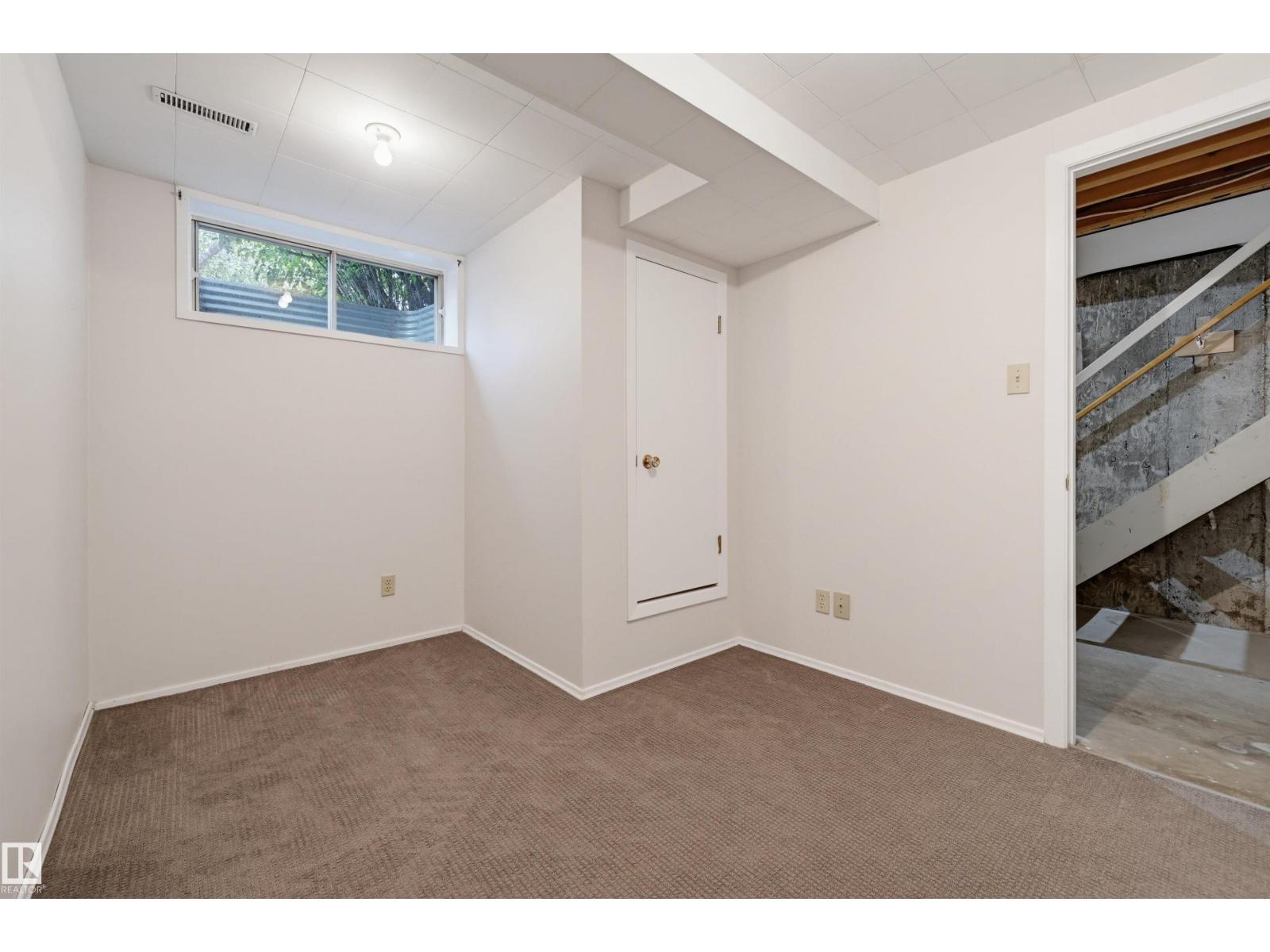 #139 10633 31 AV NW - 30