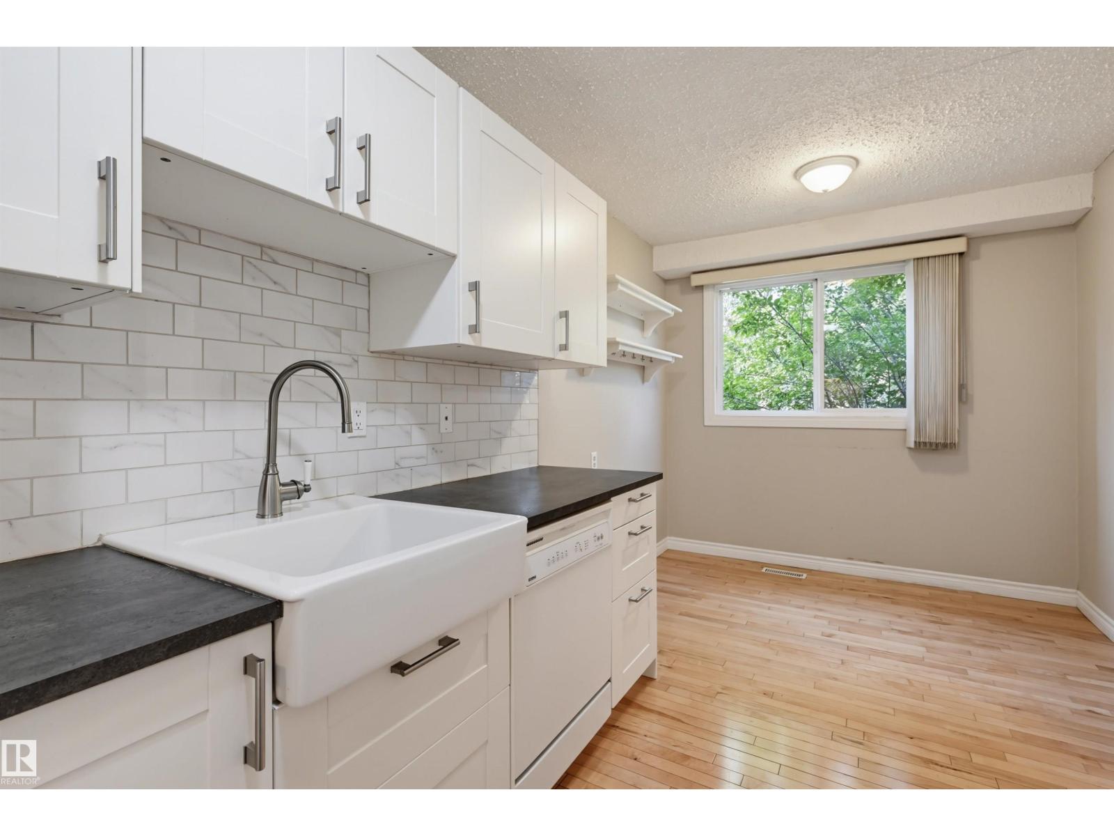 #139 10633 31 AV NW - 11