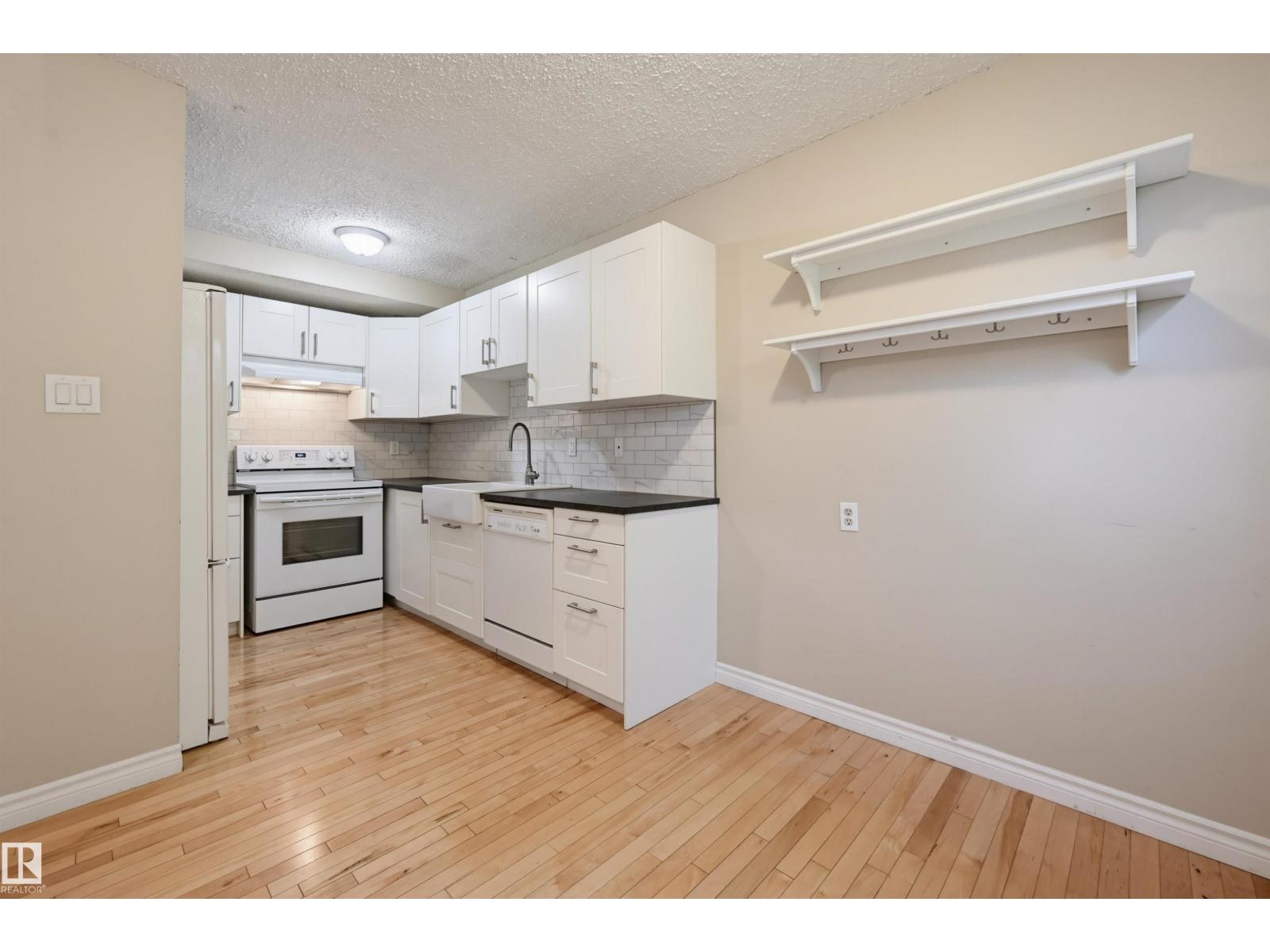 #139 10633 31 AV NW - 8