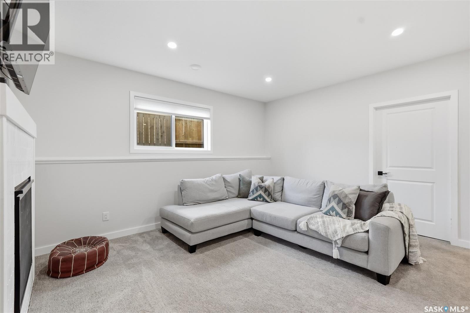 315 Underhill BEND - Image 24