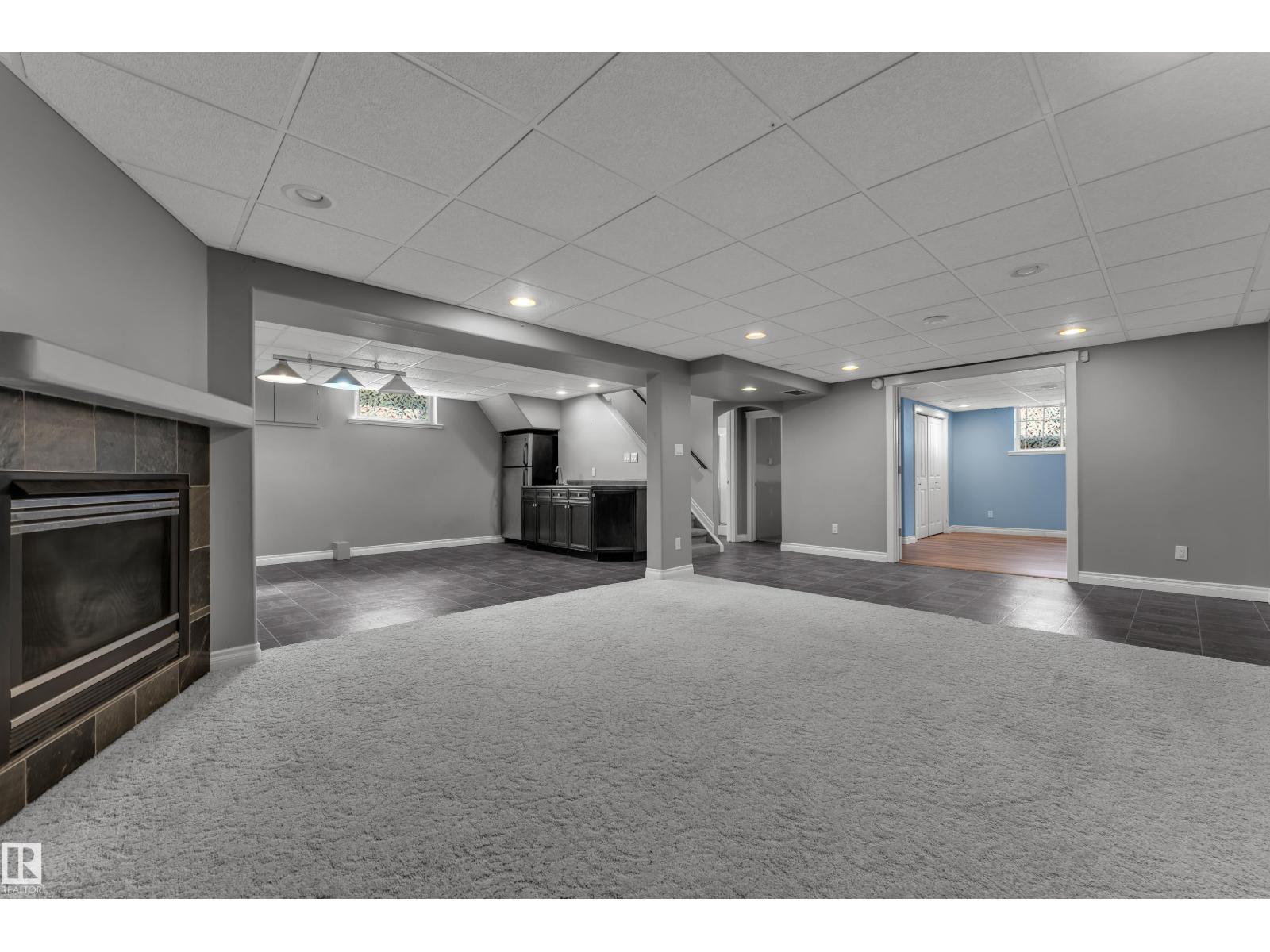 8803 68A ST NW - 33