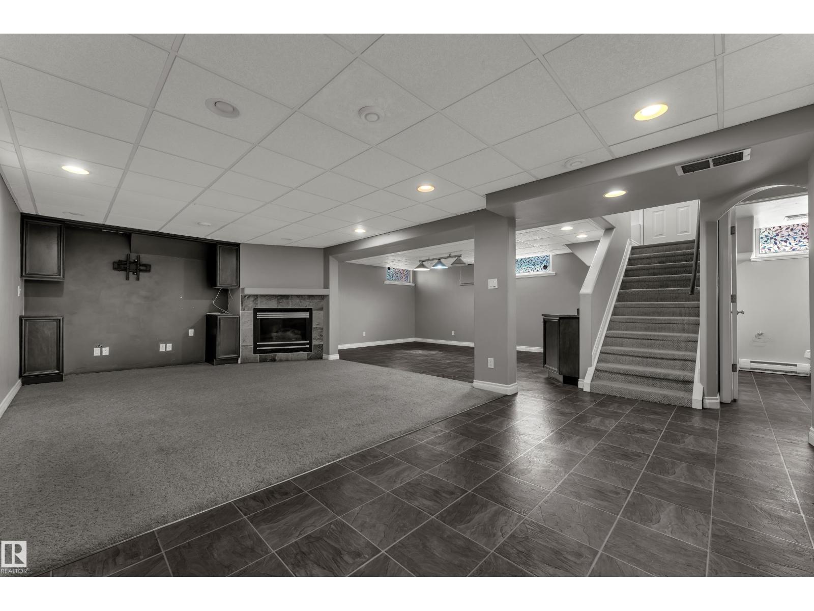 8803 68A ST NW - 32