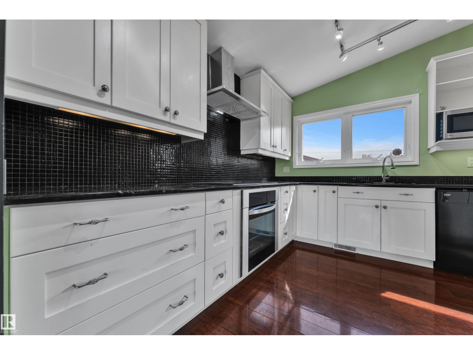 8803 68A ST NW - 17