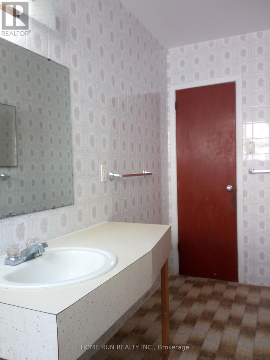 1023 MEADOWLANDS DRIVE - 33