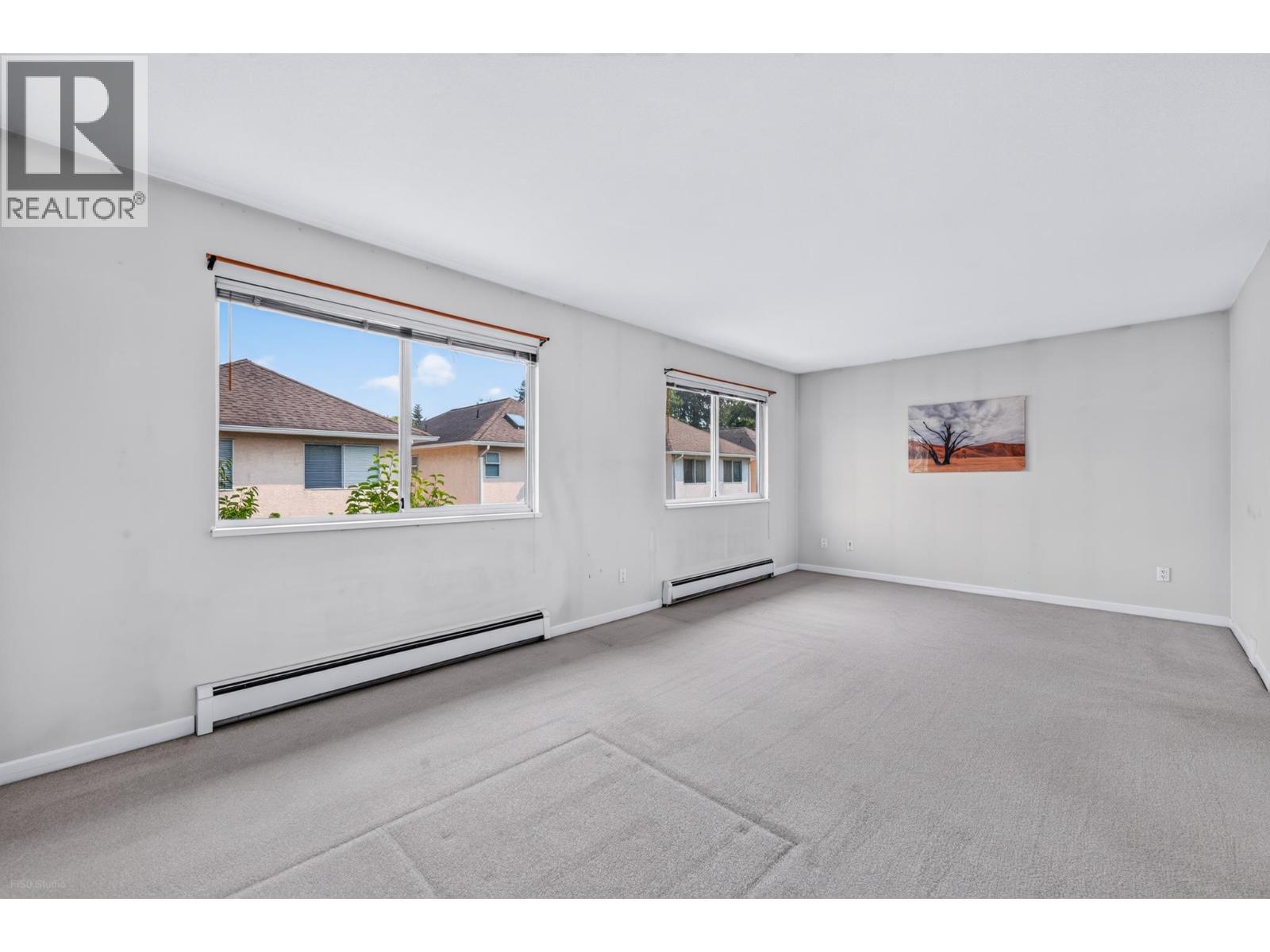 Photo of 68 10000 FISHER GATE 27