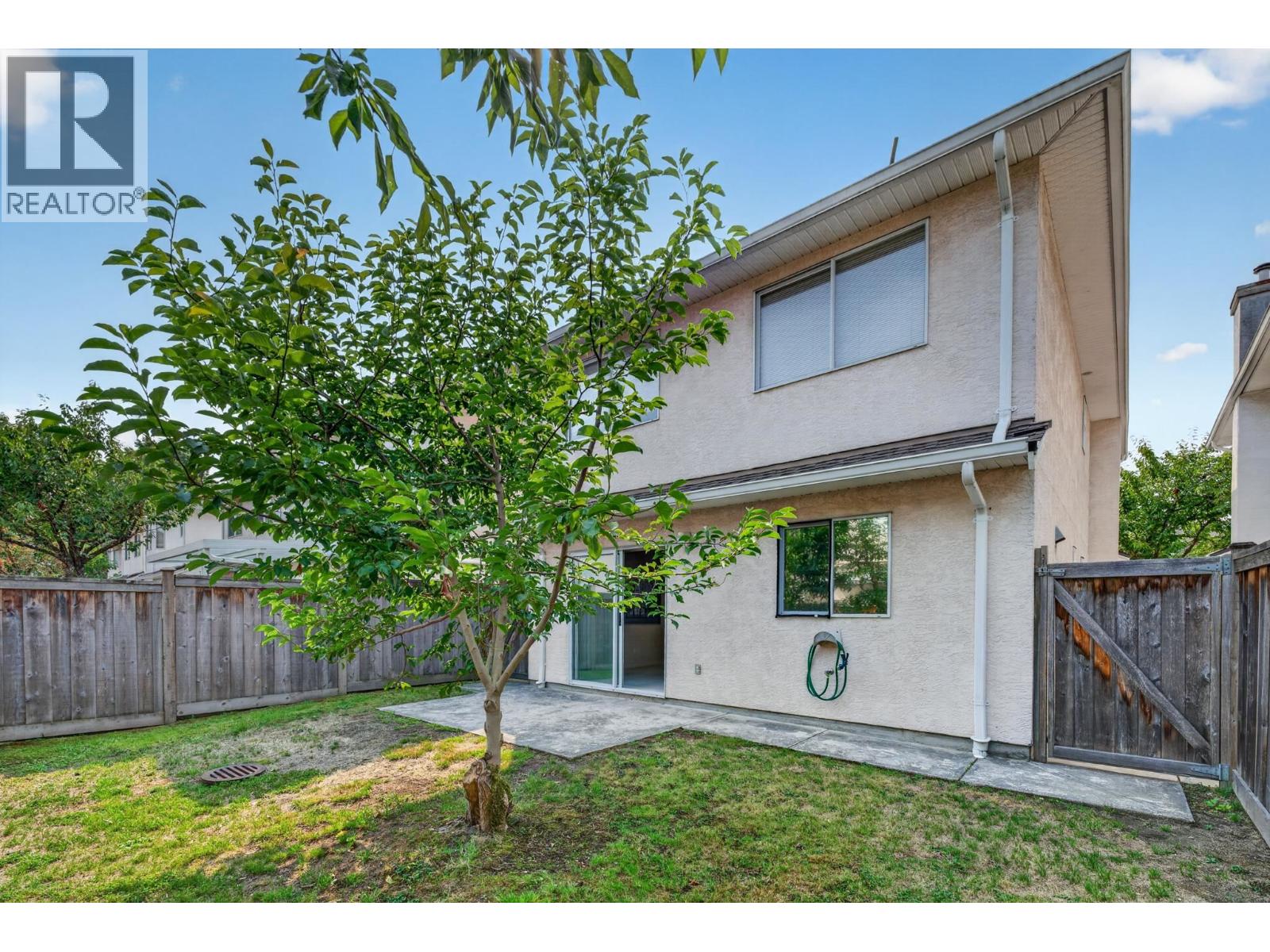 Photo of 68 10000 FISHER GATE 37