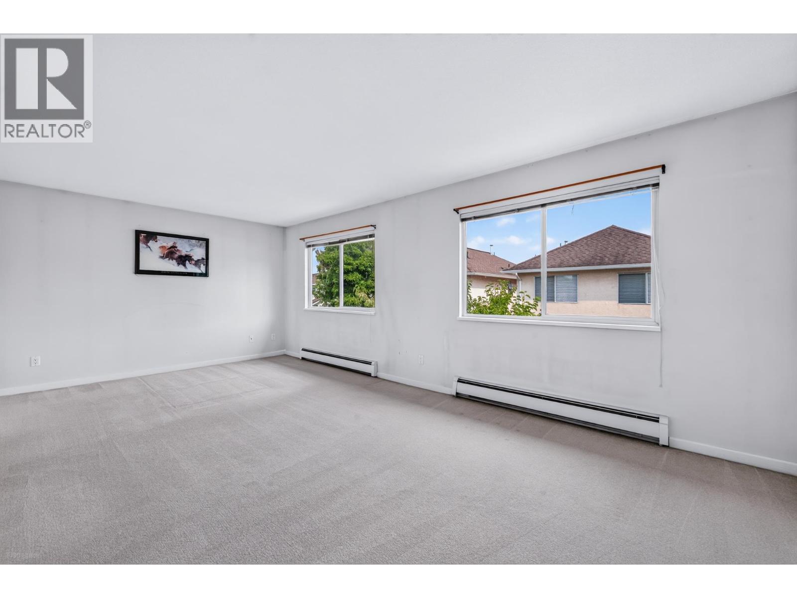 Photo of 68 10000 FISHER GATE 25