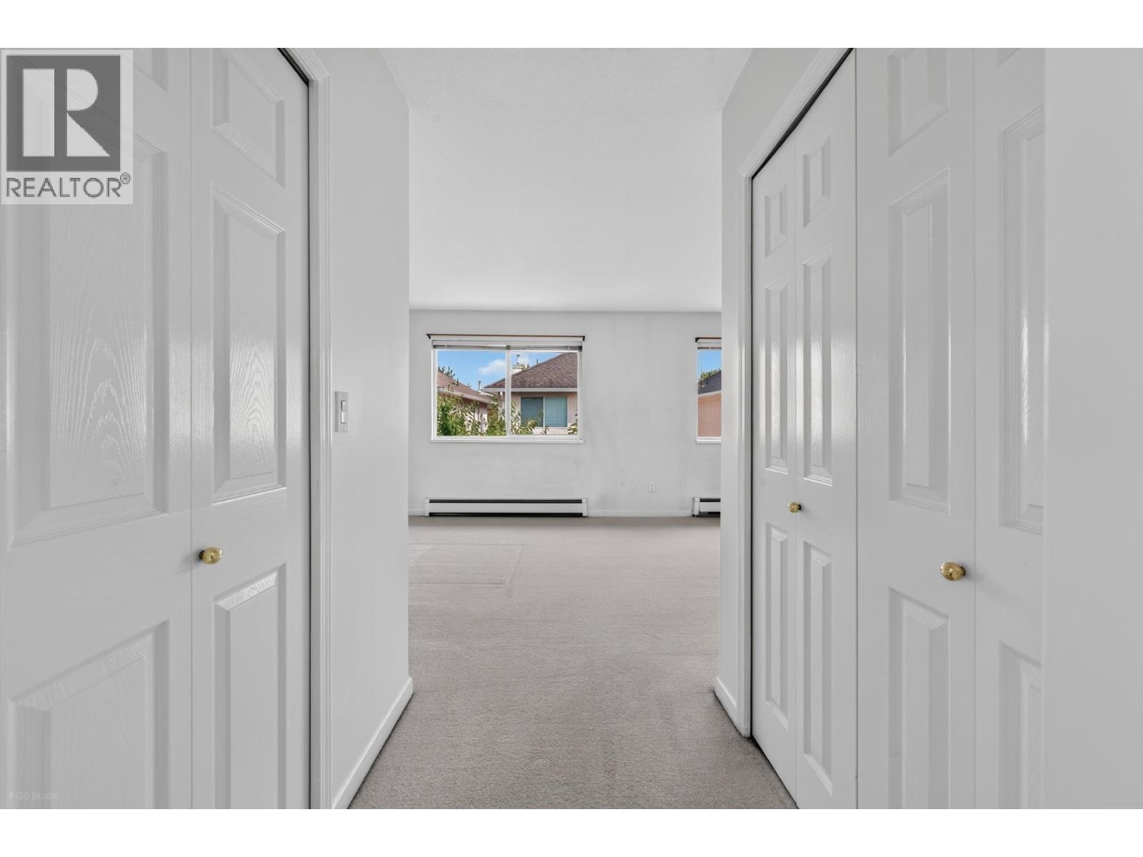 Photo of 68 10000 FISHER GATE 31