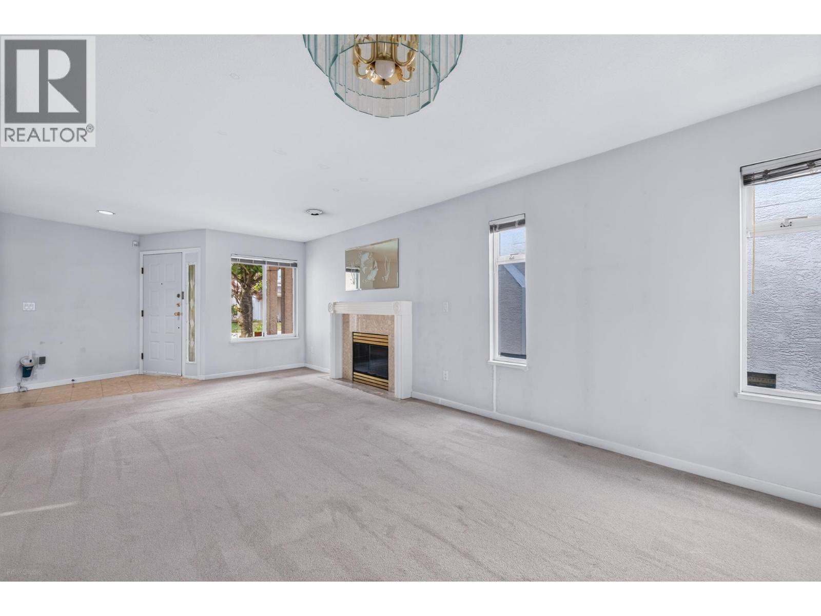 Photo of 68 10000 FISHER GATE 17