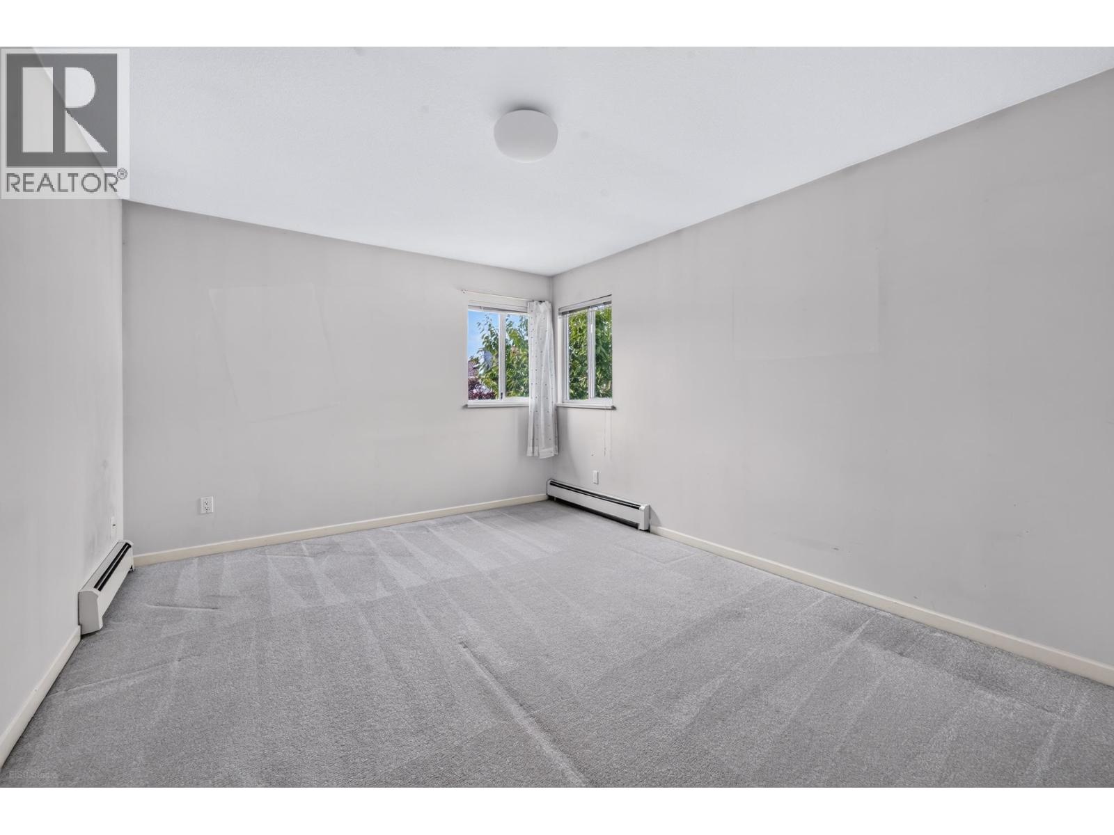 Photo of 68 10000 FISHER GATE 21