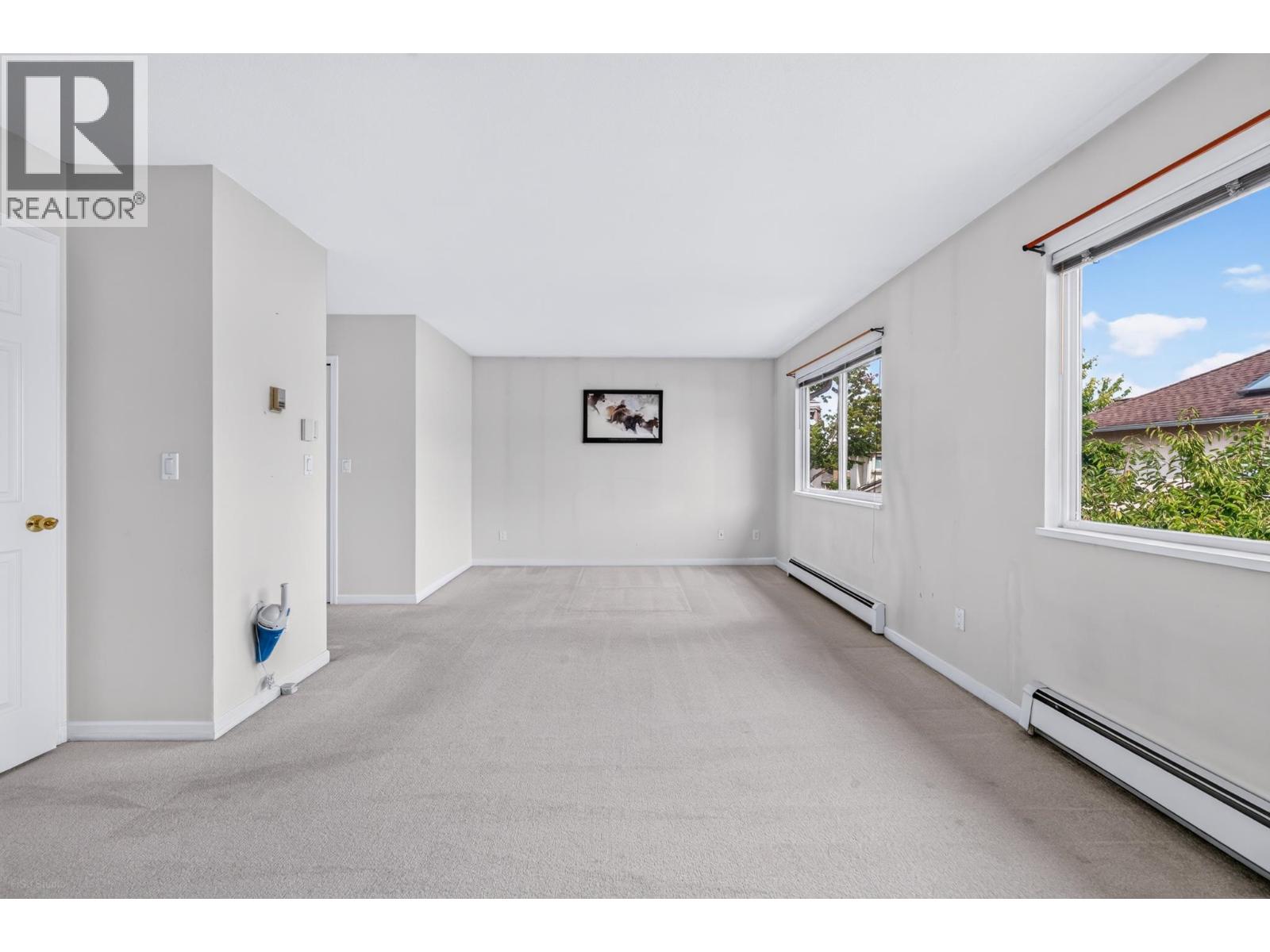 Photo of 68 10000 FISHER GATE 26