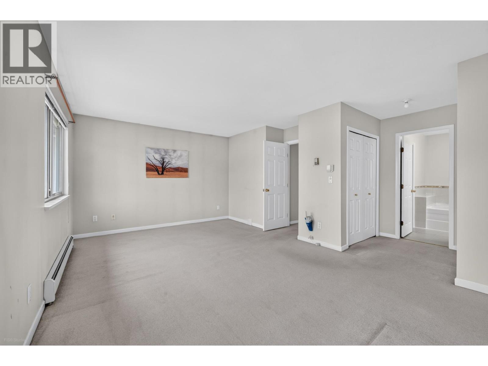 Photo of 68 10000 FISHER GATE 32