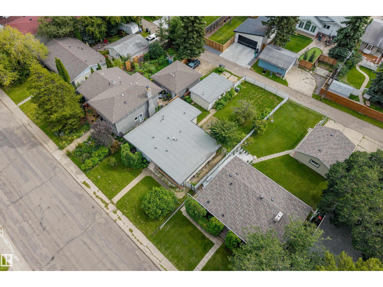 12107 40 AV NW - 8