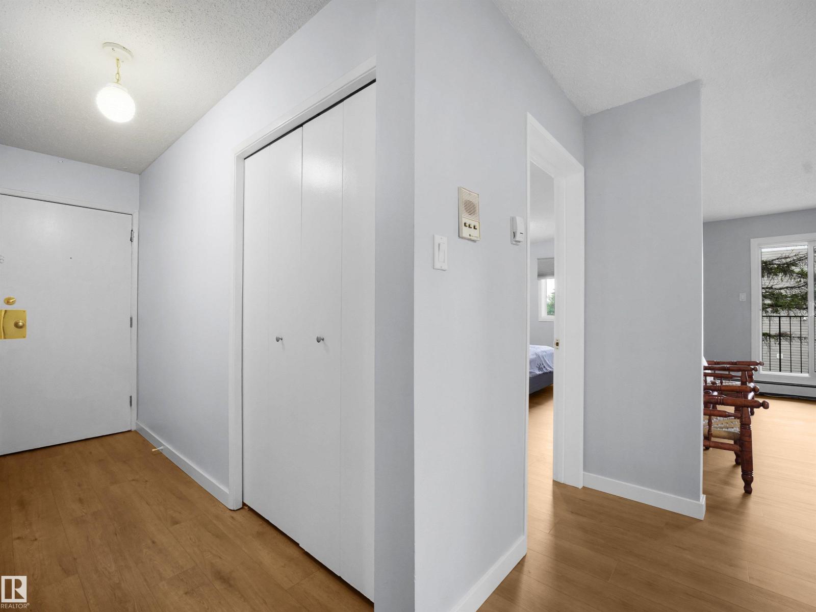 #4 3851 76 ST NW - 14