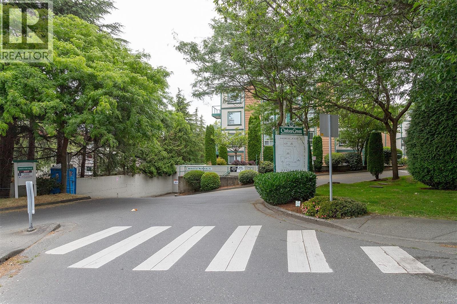 108 898 Vernon Avenue, Saanich