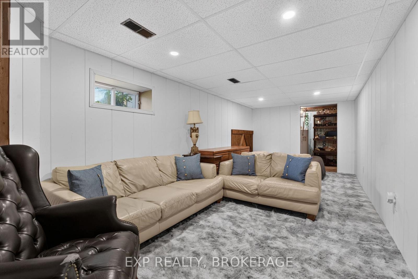 22053 HIGHWAY 7 - Image 23