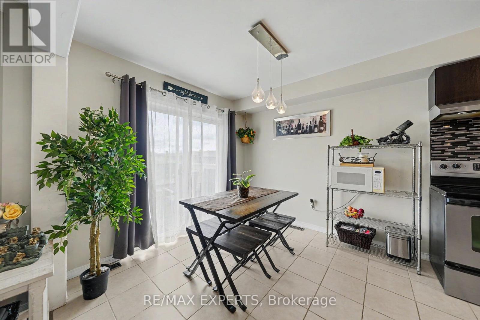 1261 BENSON STREET - 11