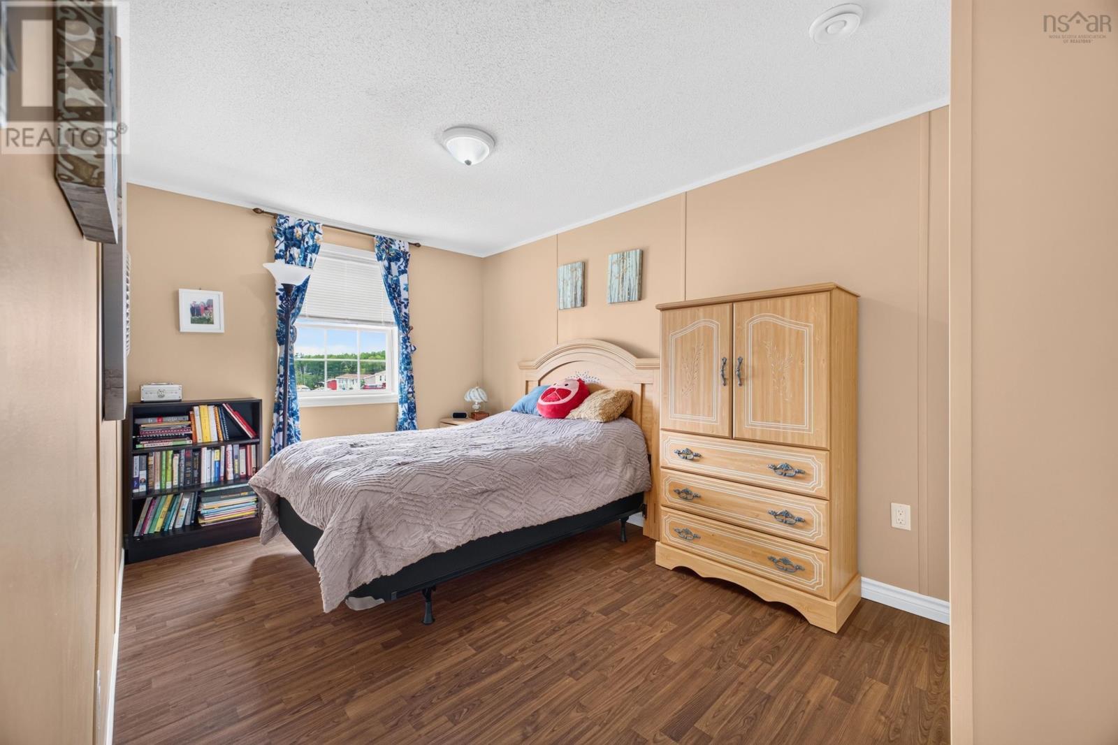 1047 GLEN FOREST Drive - Image 18