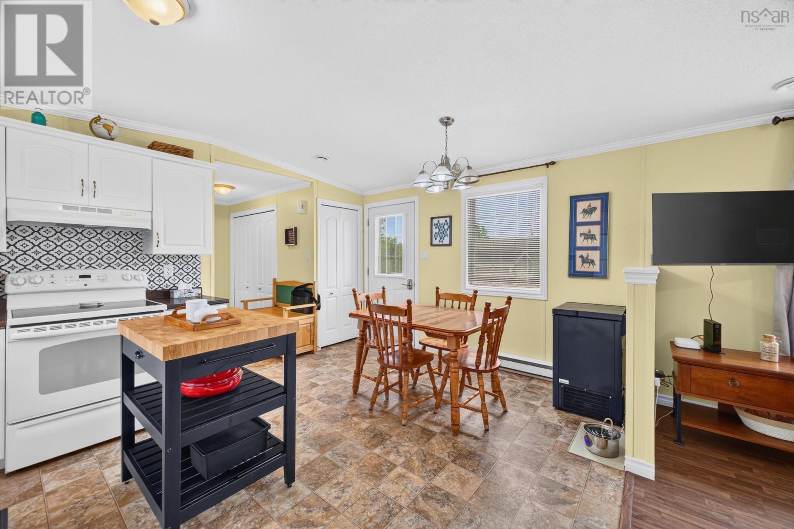 1047 GLEN FOREST Drive - Image 7
